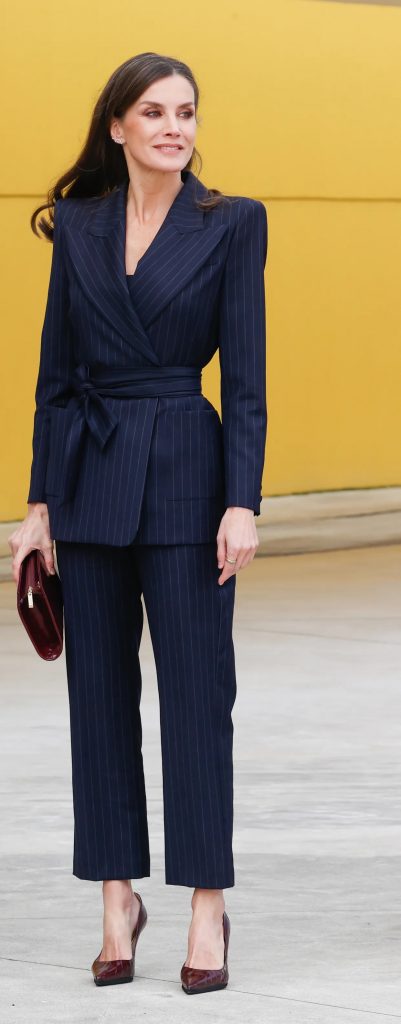 Traje raya diplomática Reina Letizia