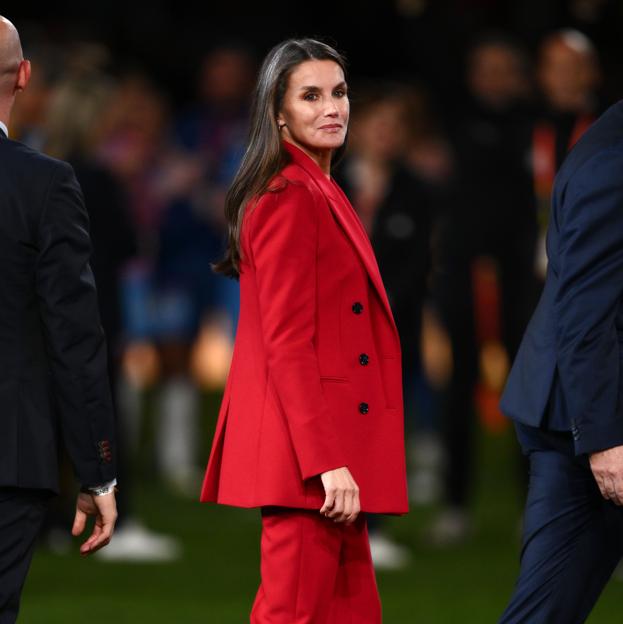Traje chaqueta rojo reina letizia