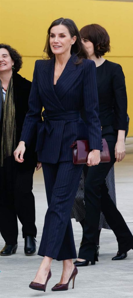 Traje azul raya diplomática Reina Letizia