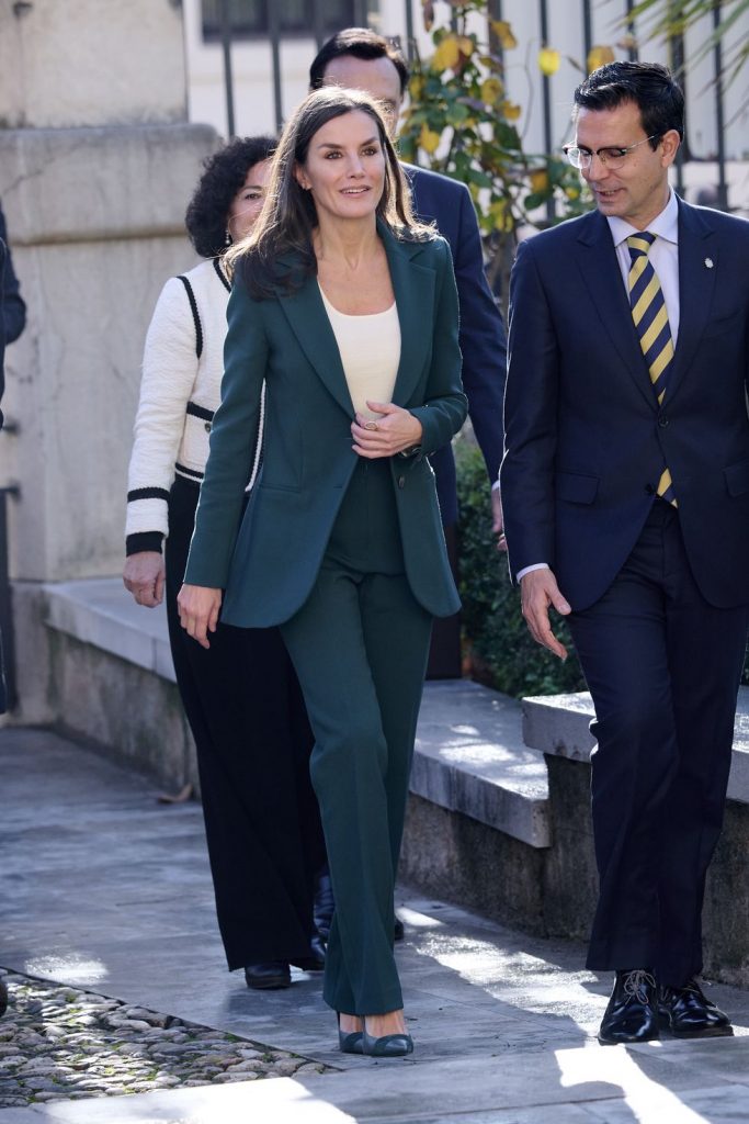Traje chaqueta verde reina letizia