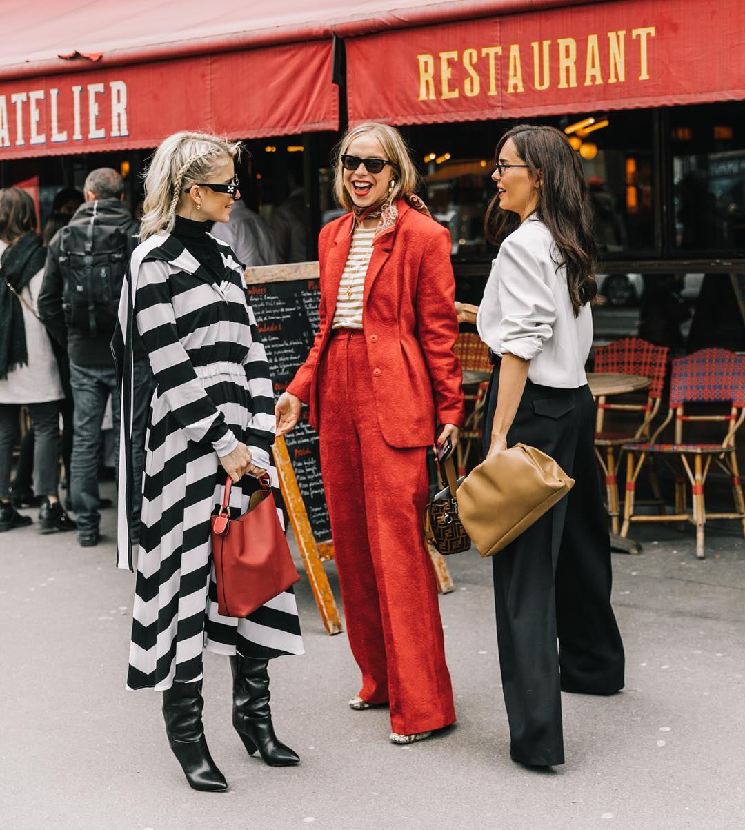Traje de chaqueta rojo