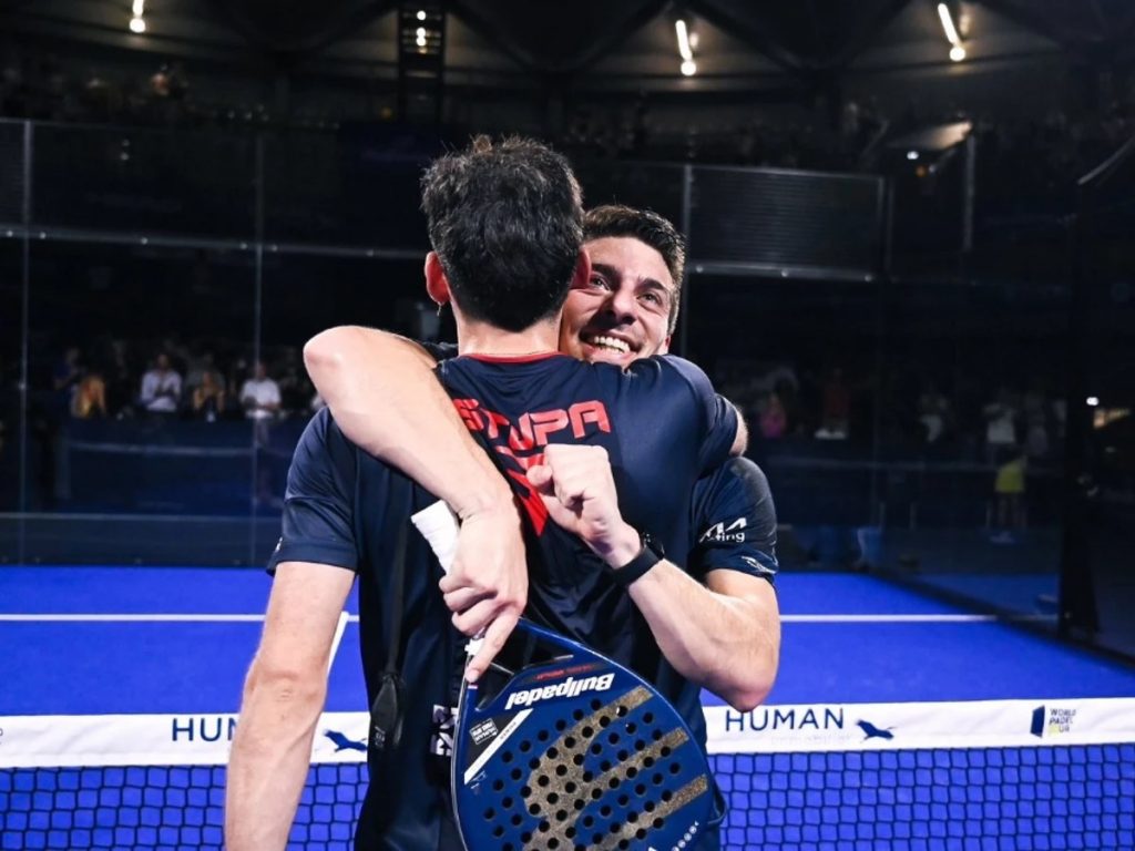 Abrazo Mart&iacute;n Di Nenno y Franco Stupaczuk