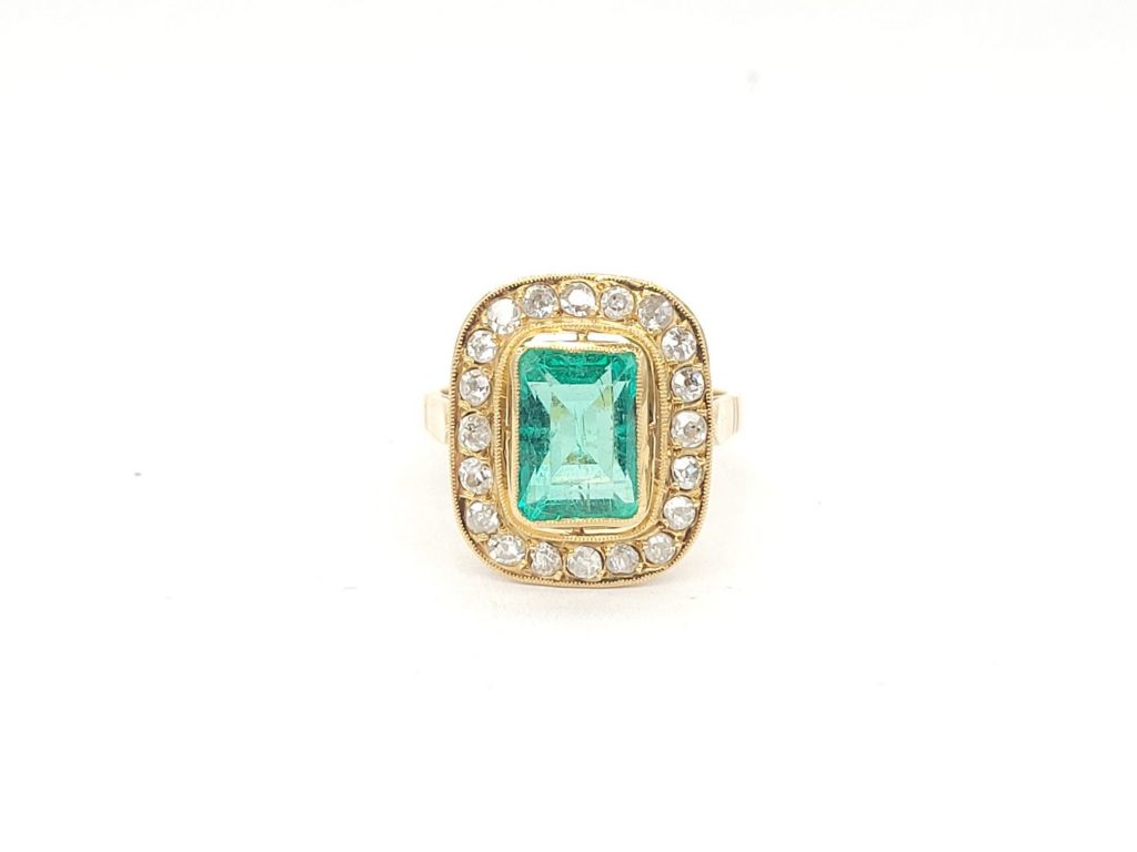 Anillo esmeralda, joyas tendencia XXL, anillo diamantesy esmeralda
