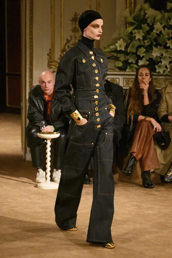 Desfile Schiaparelli Oto&ntilde;o 2023, joyas tendencia XXL
