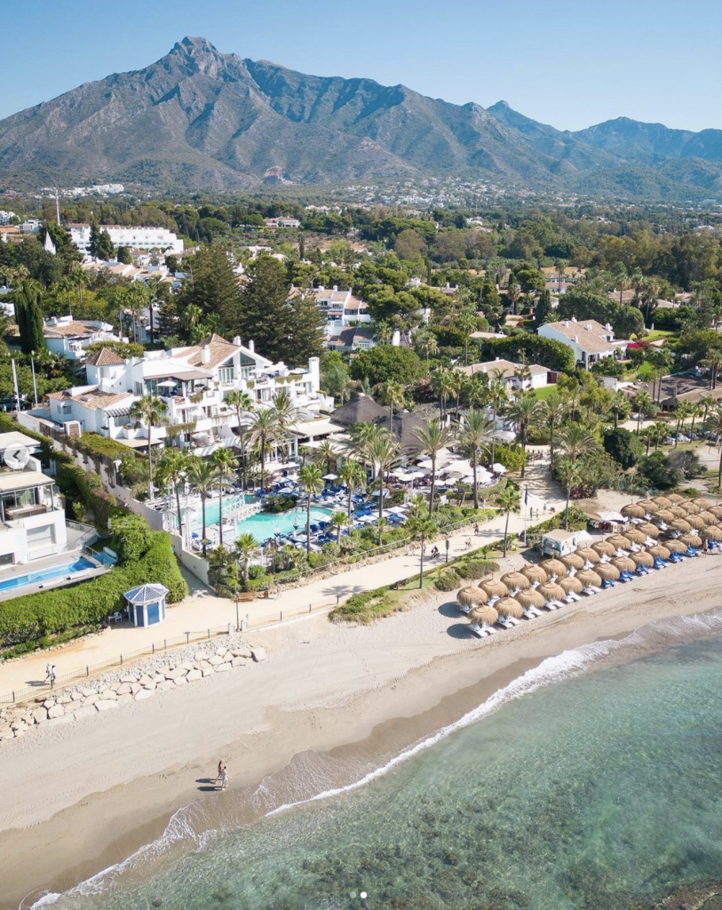 Vista cenital del Hotel Puente Romano que es Pet friendly