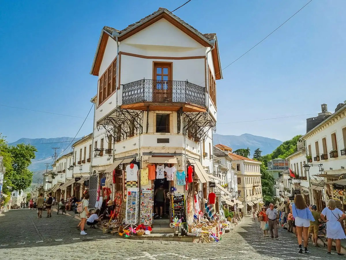qu&eacute; ver en albania