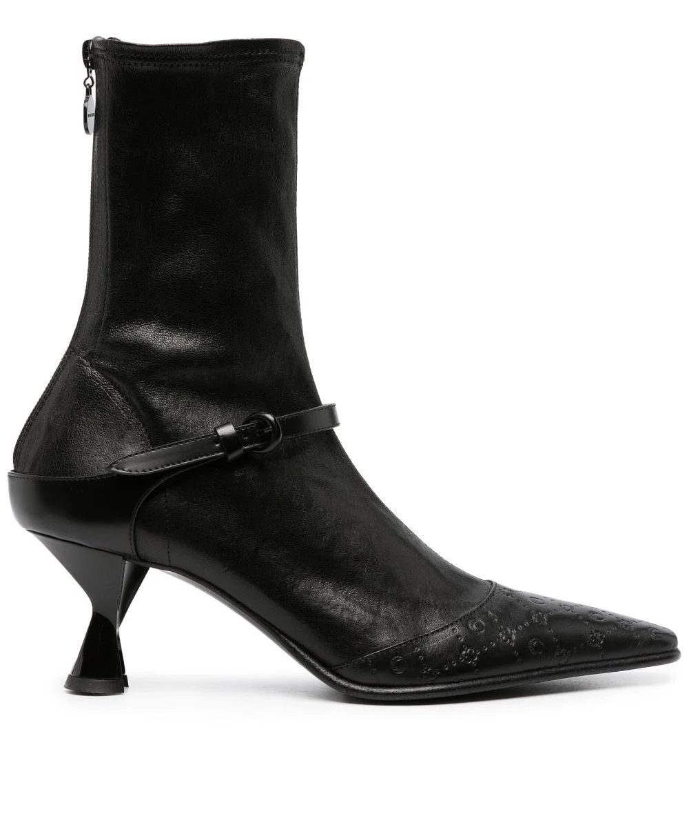 Botas con tac&oacute;n distinto