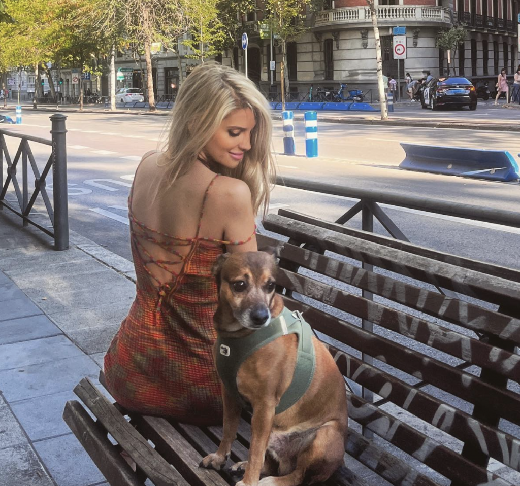 Fina Grosso de COOL y su perrito se nombre Toto