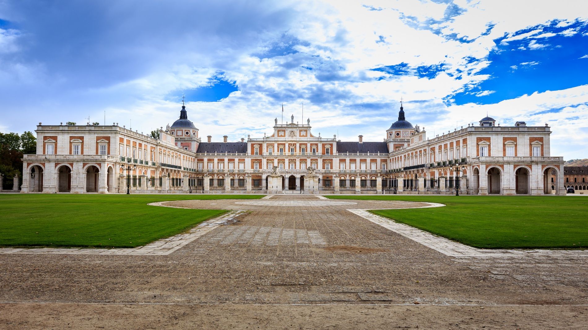 d&oacute;nde ir puente de octubre, aranjuez, pueblos con encanto