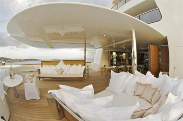 Exterior yate eclipse