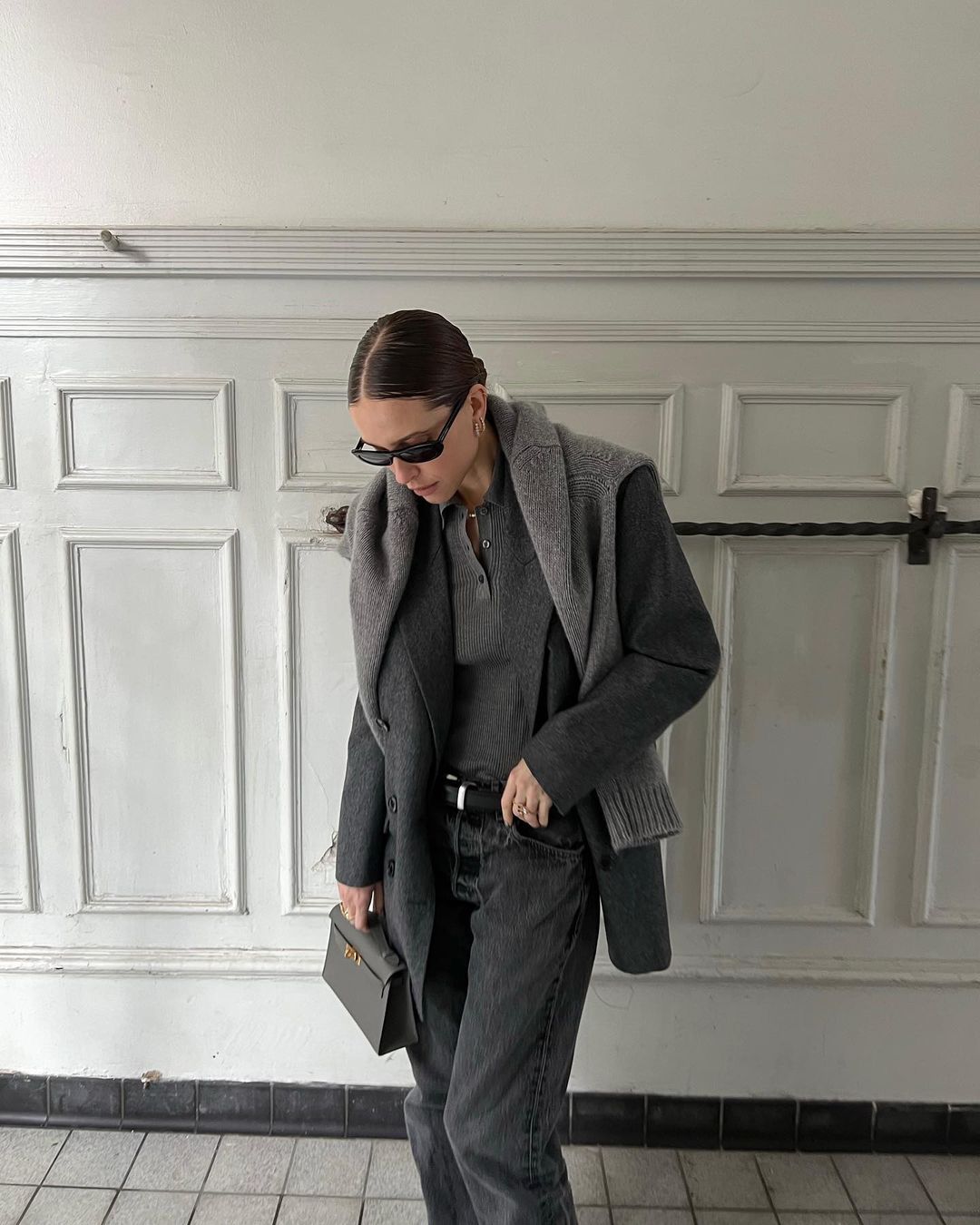 Pernille Teisbaek en gris