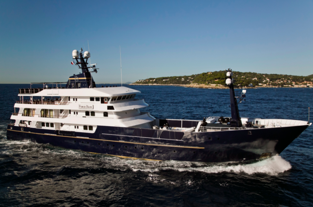 Yate Forced Blue, Yate de Briatore