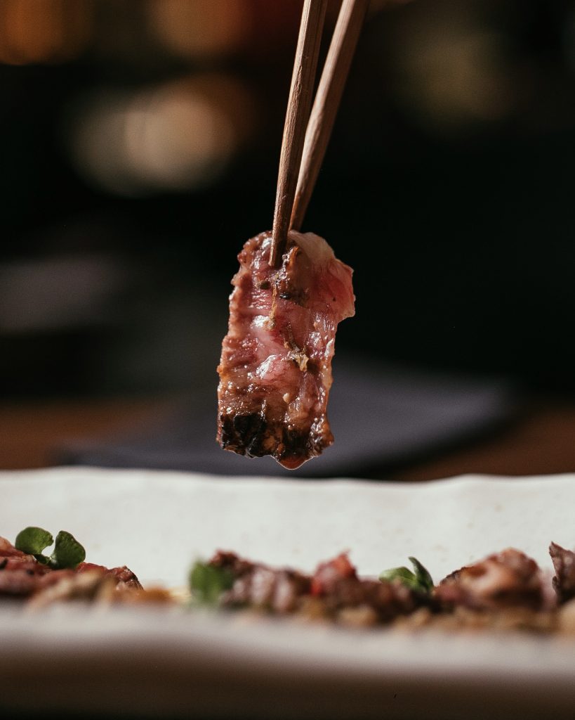 tataki de wagyu en Robata Madrid