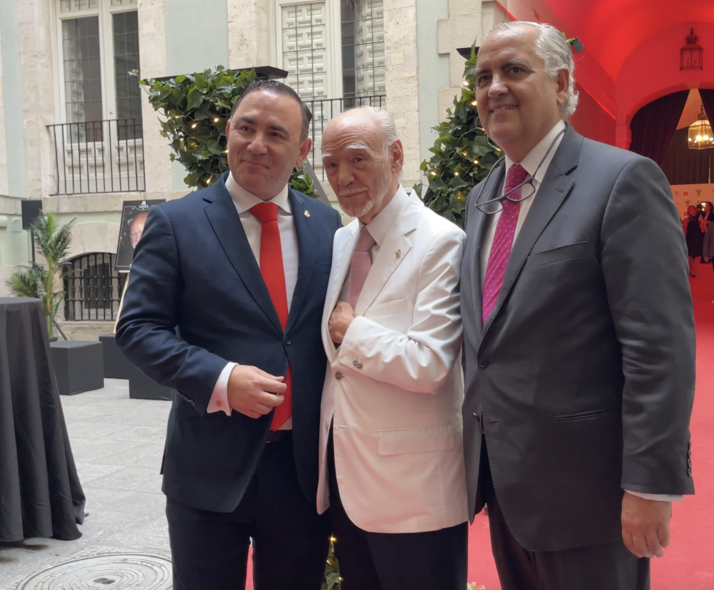 Jesús Yanes con sus hijos Luis y Luis
