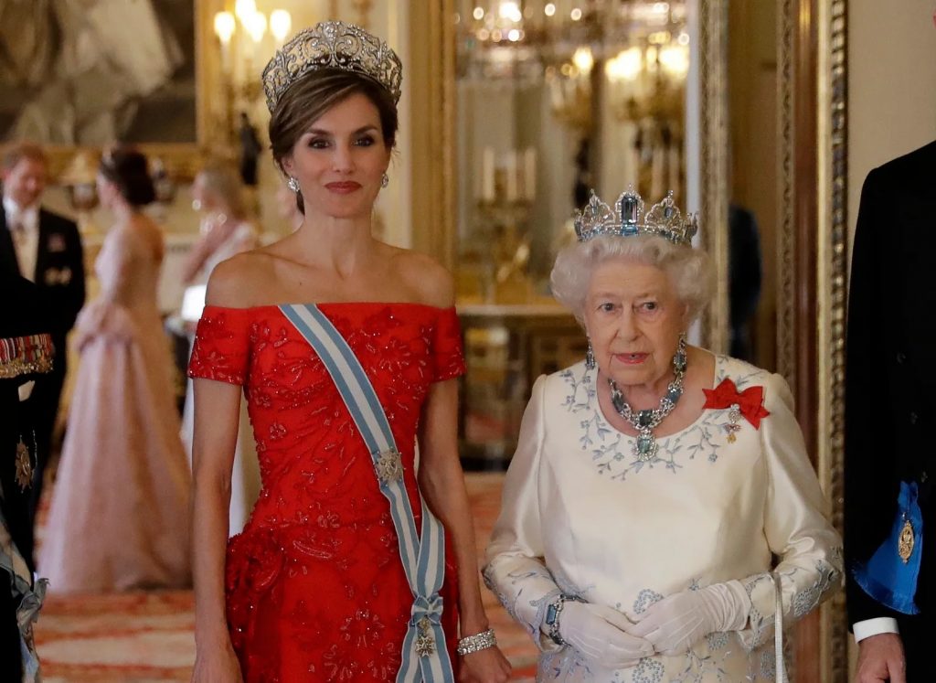 Reina Letizia, Isabel II
