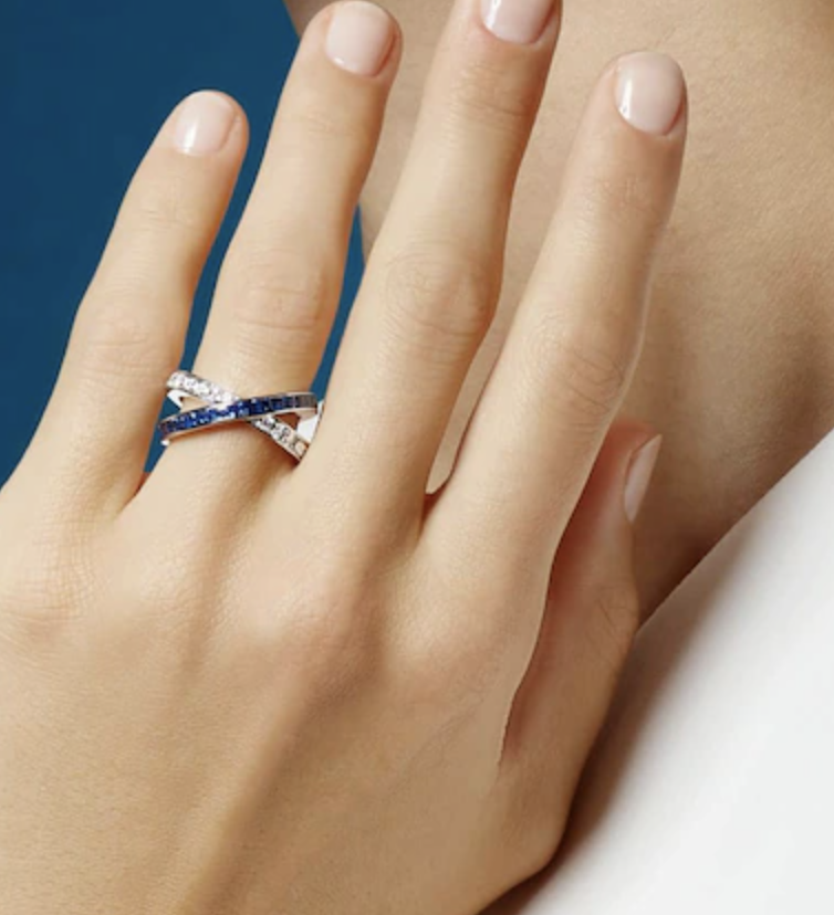 Anillo de diamantes y zafiros
