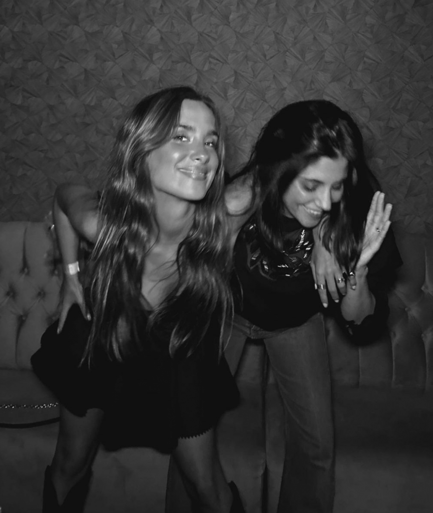María Pombo de fiesta con María G. de Jaime