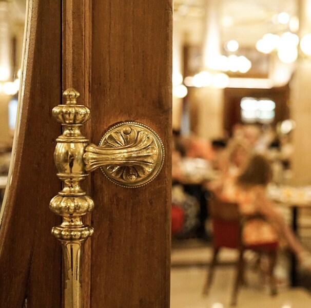 La cafeter&iacute;a argentina La Ideal