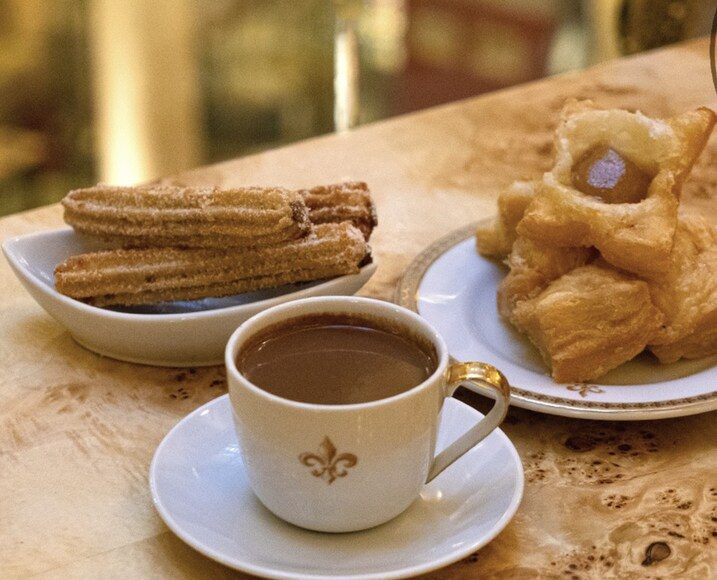Chocolate con churros en La Ideal, Argentina
