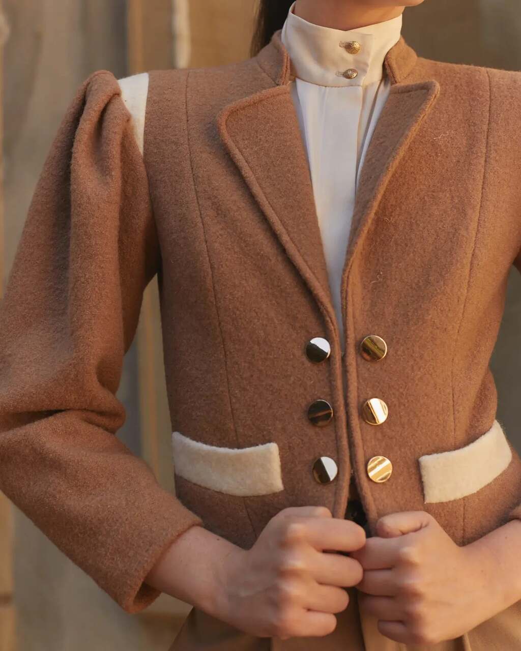 Blazer manga abullonada