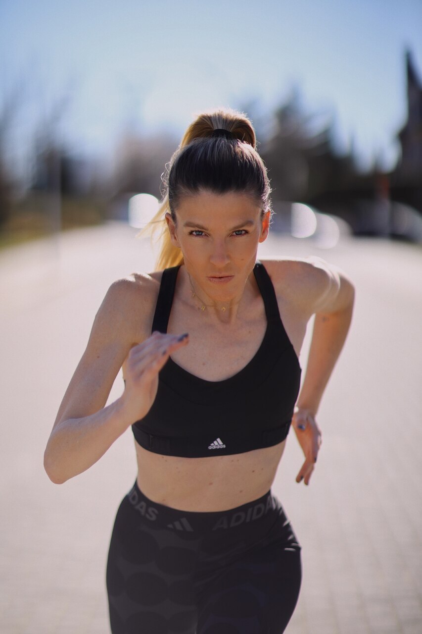 Crys Dyaz, centro de la moraleja, atleta olímpica