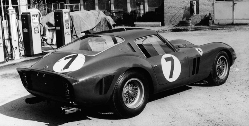 Ferrari blanco y negro
