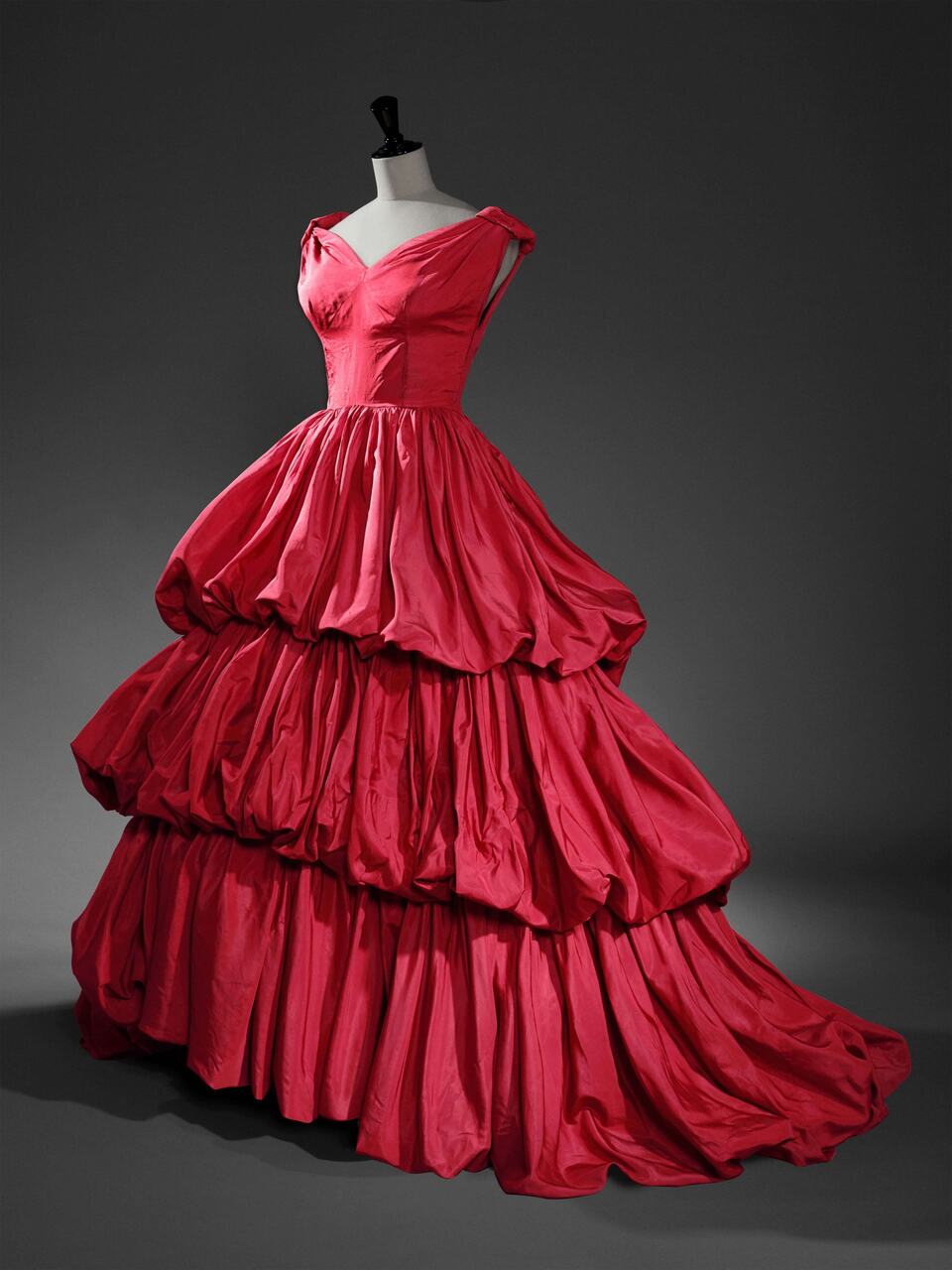 Crist&oacute;bal Balenciaga, Crist&oacute;bal Balenciaga serie, Disney +, estreno Disney +