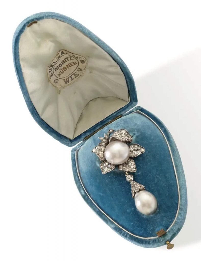 Broche monarquía