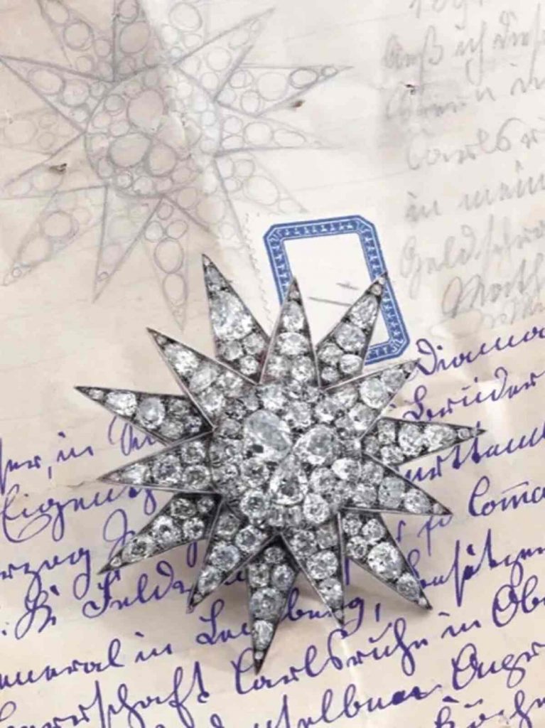 Estrella con diamantes