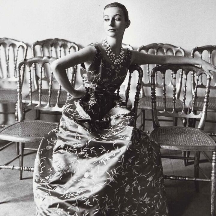 Modelo con vestido de Balenciaga