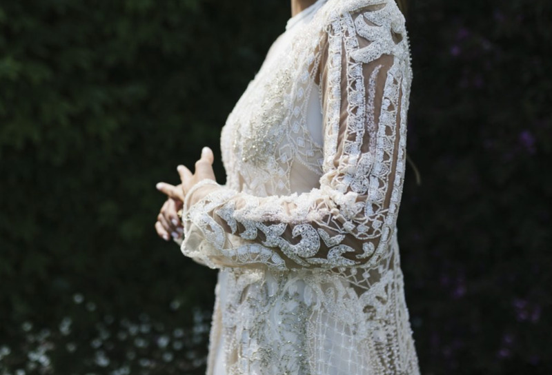 Detalle del vestido de novia de María Pombo firmando por Yolancris