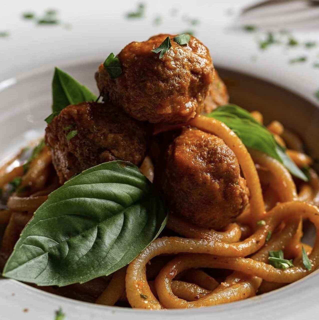 espaguetis con albóndigas