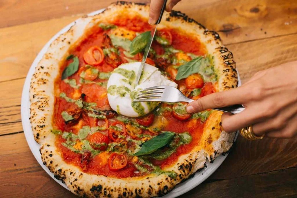 Pizza con mozzarella, Grosso Napoletano