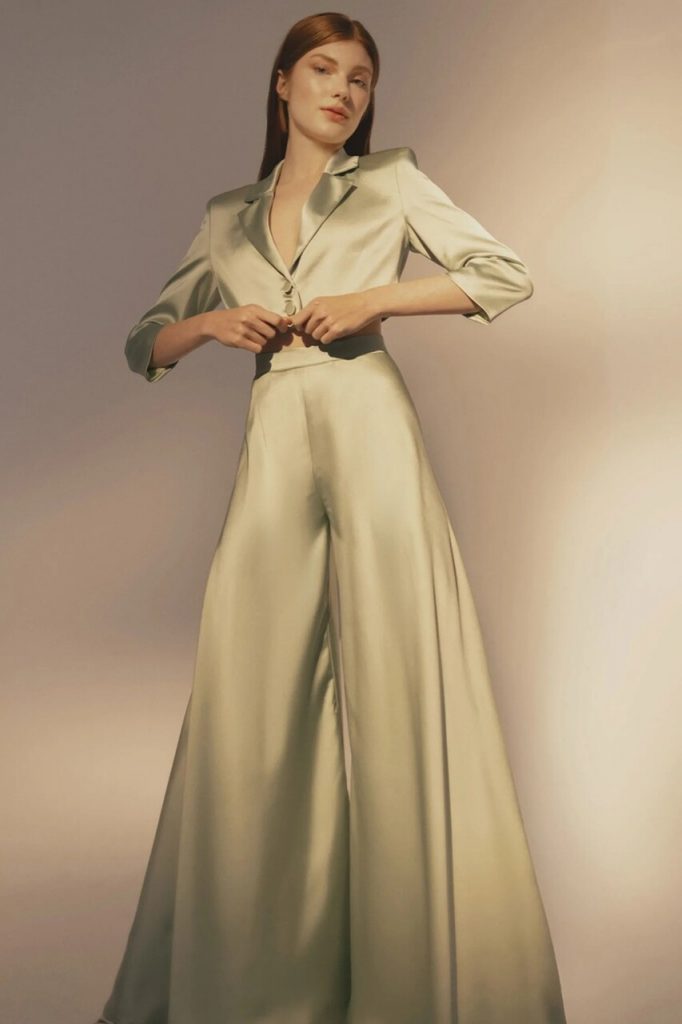 Traje satinado Hortensia Maeso