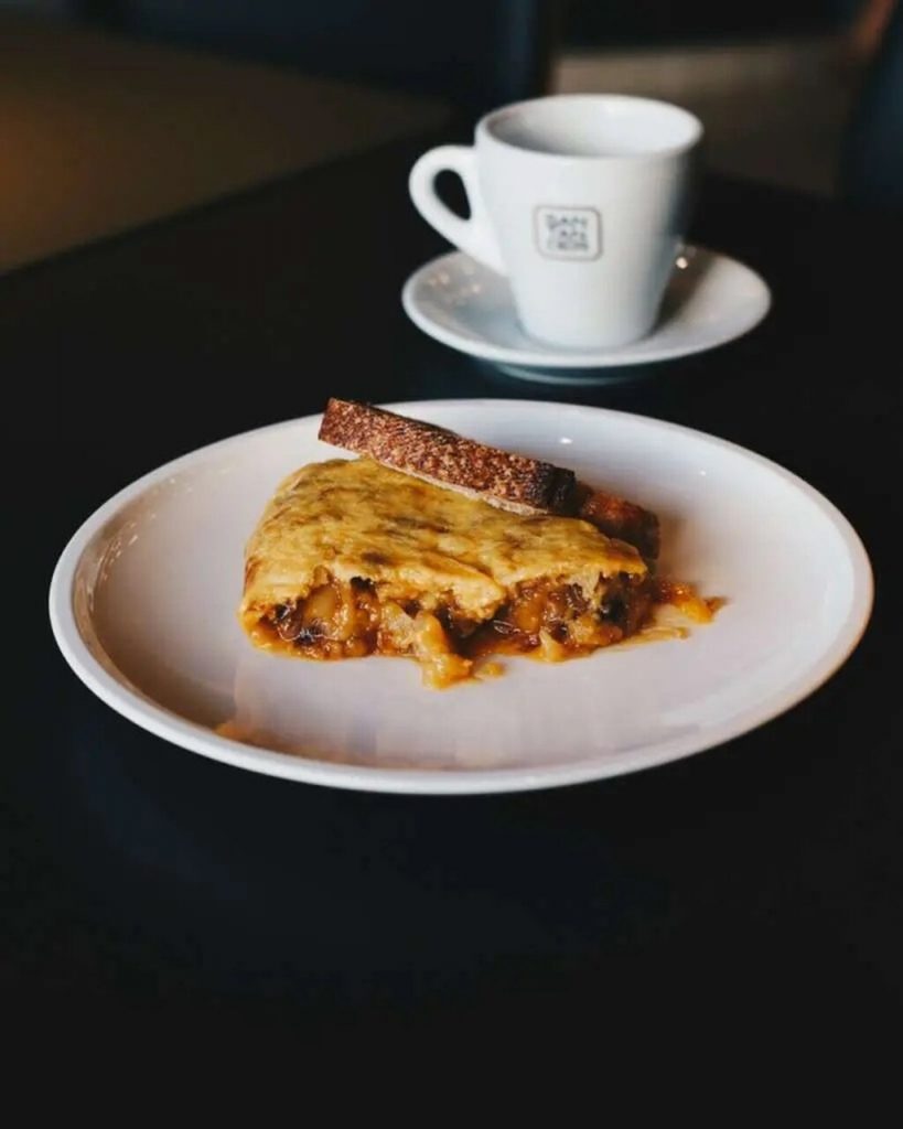 Pincho de tortilla caf&eacute; santander