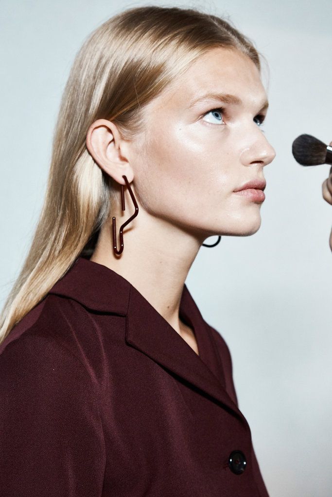 Black Friday, modelo, mujer maquillada, maquillaje Chanel, Chanel Beauty