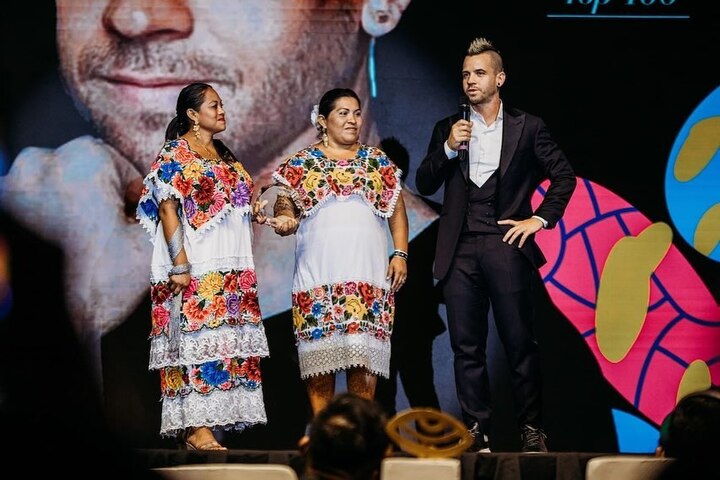 El chef Dabiz Muñoz recibiendo su premio