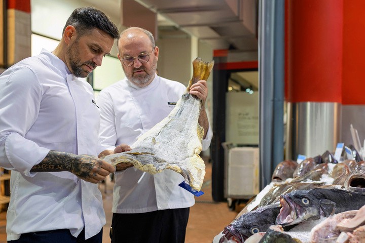 El chef Miguel Mu&ntilde;oz y el chef Tiago Valente 