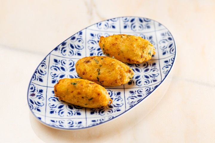 Bu&ntilde;uelos de bacalao