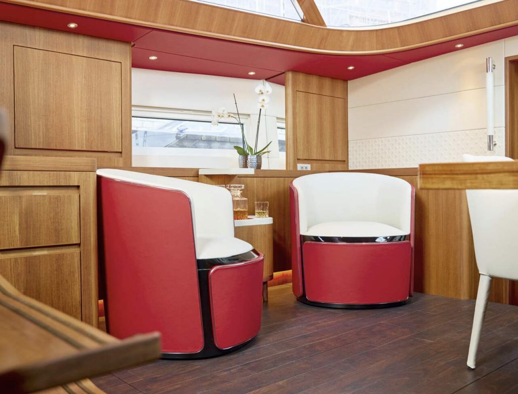 Contest yachts, bentley