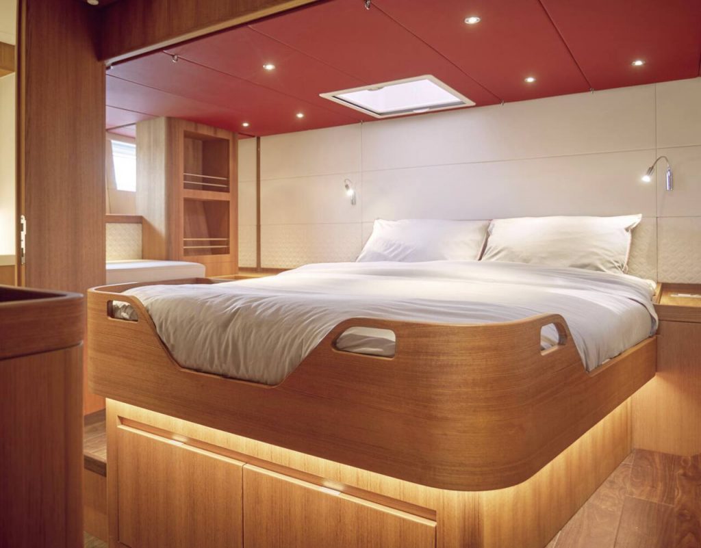Contest yachts, bentley, yate