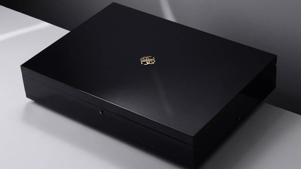 Billionaire&rsquo;s Gadgets, Apple Watch, Golden Concept