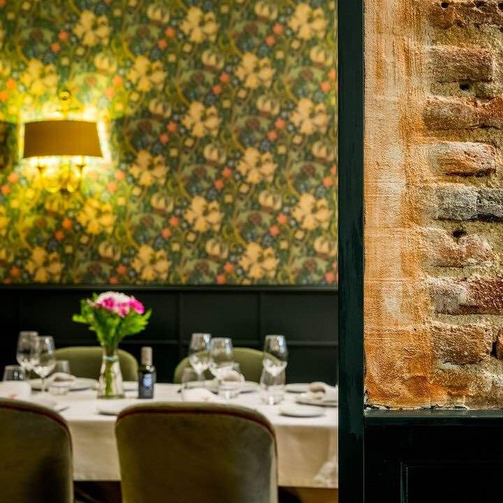 Sal&oacute;n del restaurante Hevia