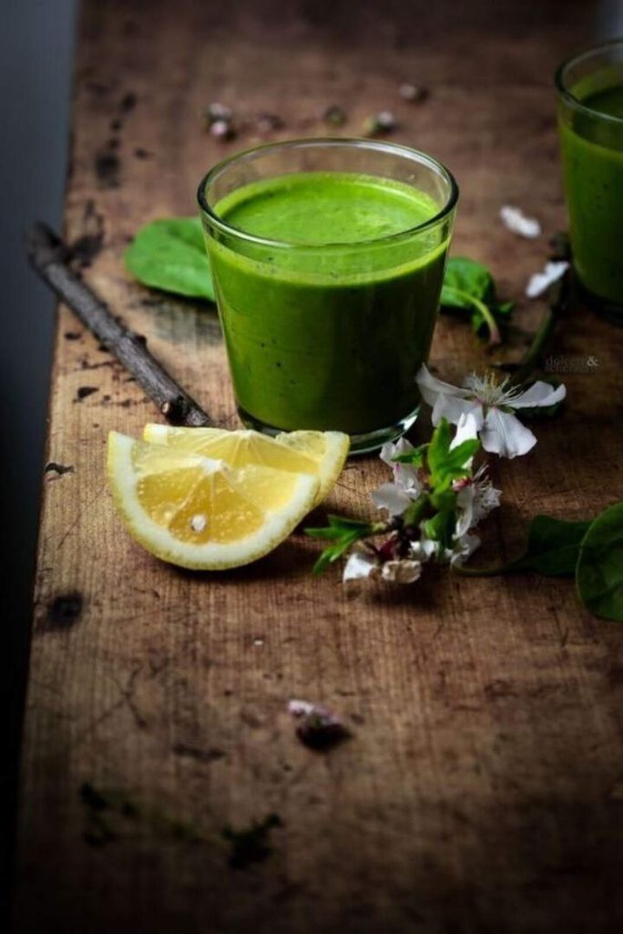 Batido verde con limón