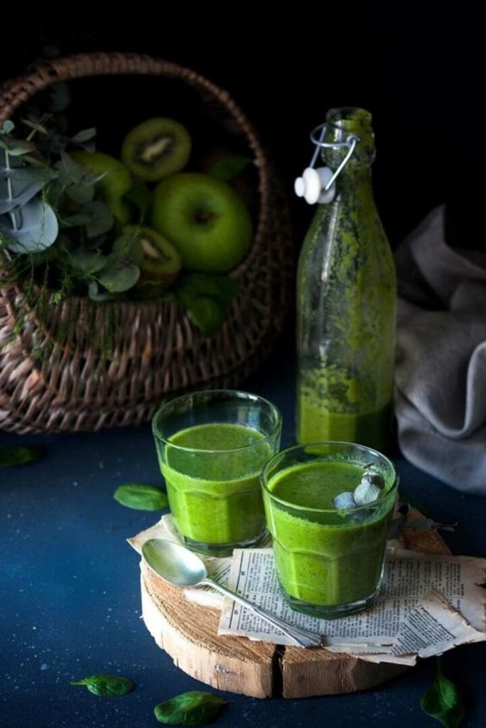 Vasos con batido verde