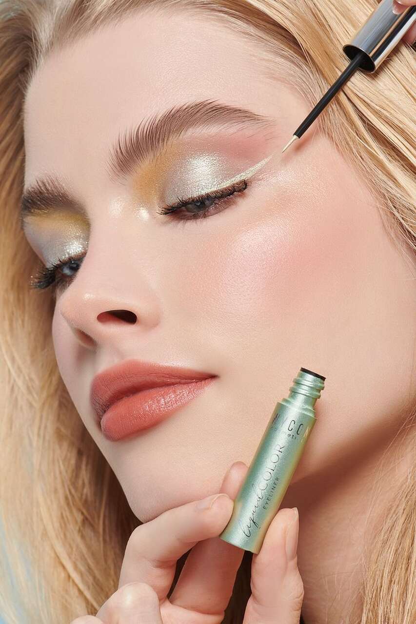 Maquillaje Navidad, maquillaje, eyeliner brillo