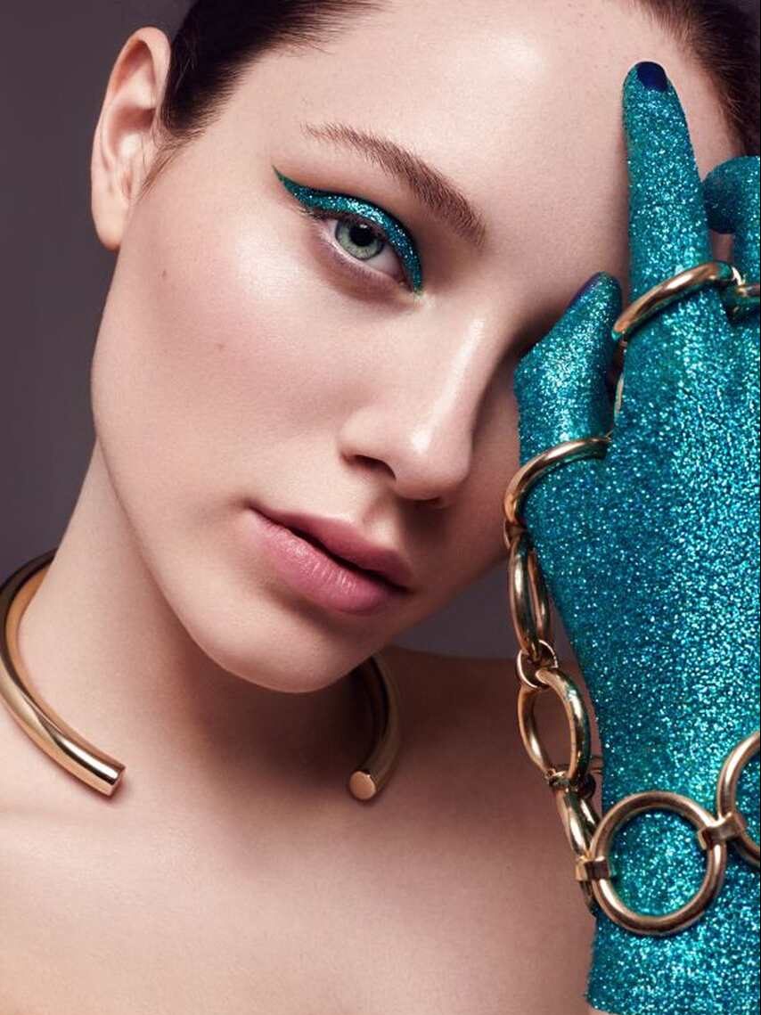 Maquillaje Navidad, Eyeliner brillo