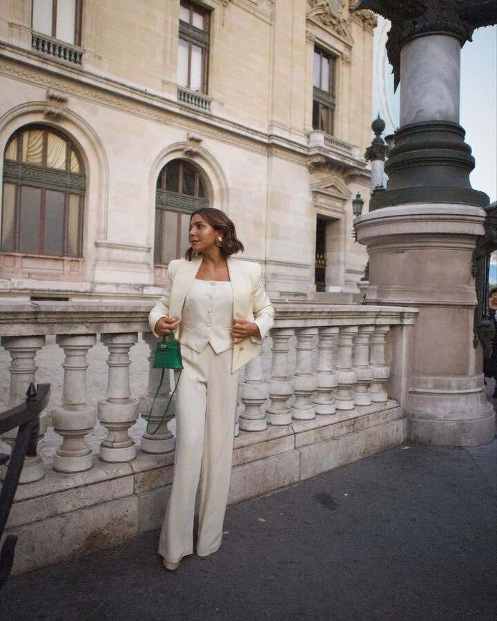 Paula Ordovás con traje