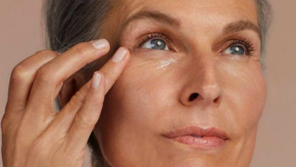 belleza, mujer, crema facial, cuidar piel