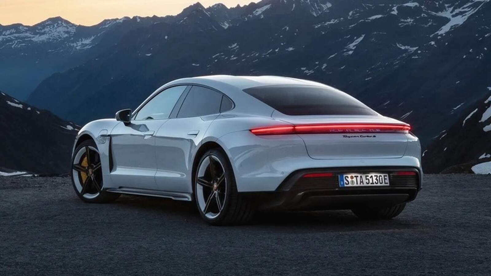 Detalle trasero Porsche Taycan